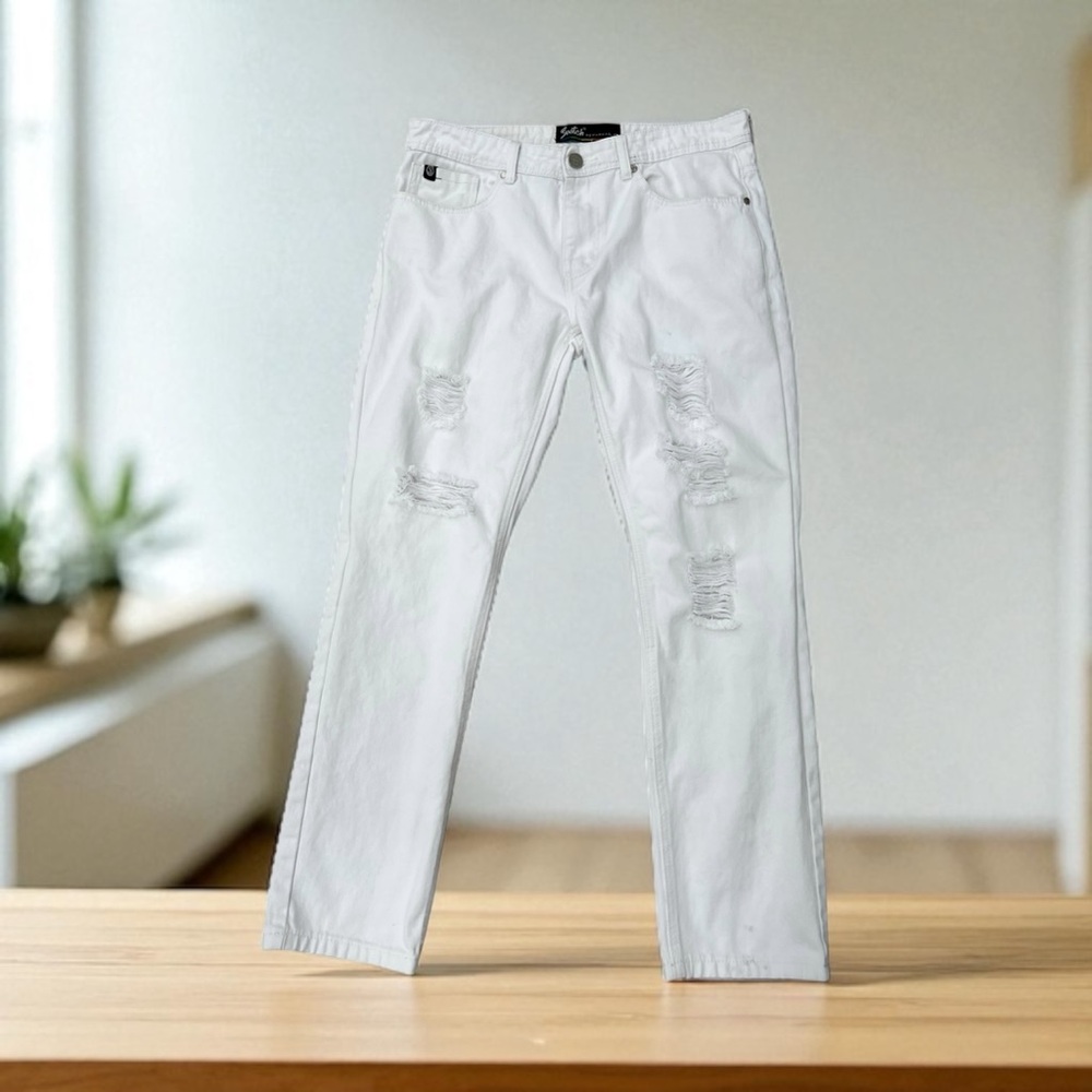 Mens White Straight Jeans with Distressed Ripped Knee Design in size 34”x29”